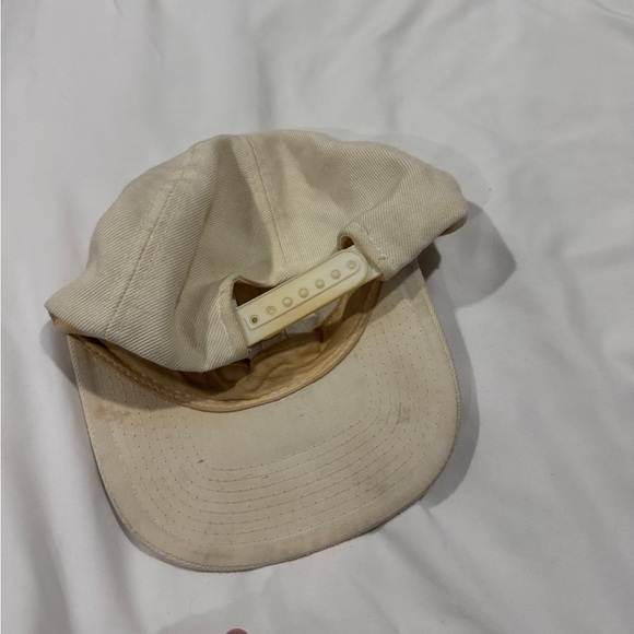 80’s/90’s Vintage Yankee’s Snapback 

Can be washed, but sourced like this! - Picture 2 of 5